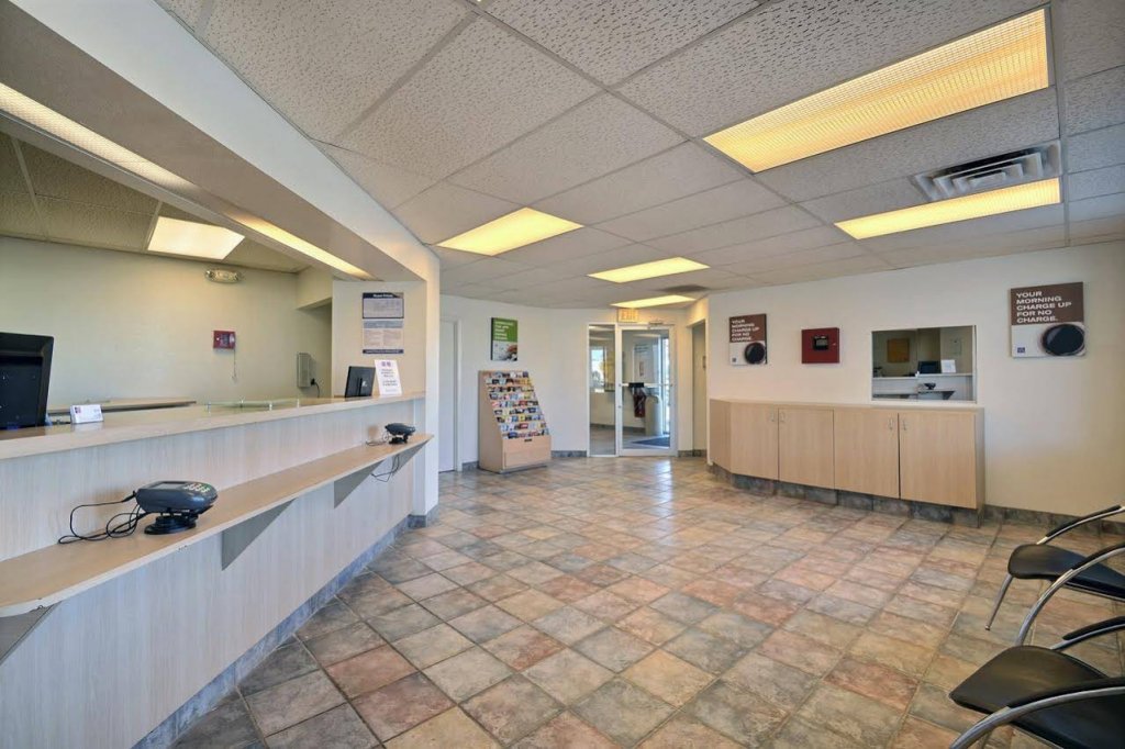 Фото Days Inn by Wyndham Indianapolis South