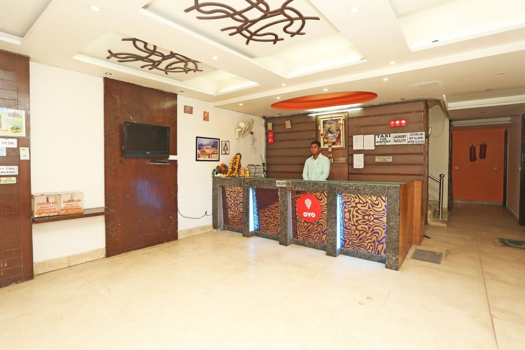 Фото Oyo 9726 Hotel Aura Palace Deluxe