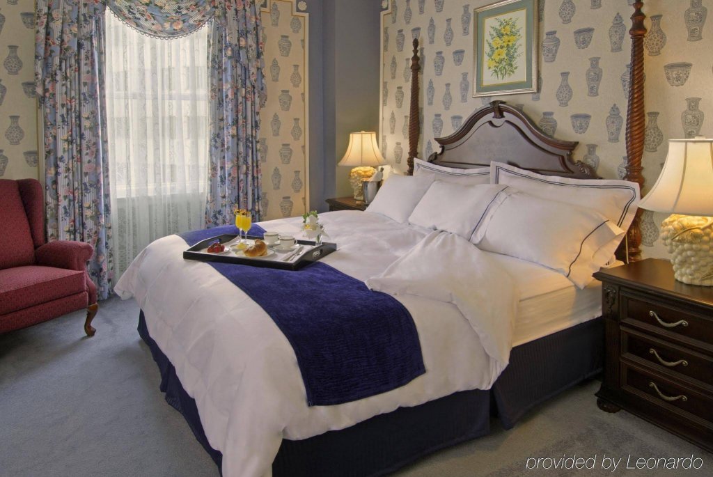 Фото The Hotel Saskatchewan Autograph Collection