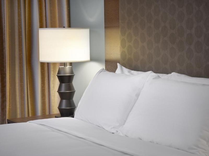 Фото DoubleTree by Hilton Hotel & Conference Centre Regina