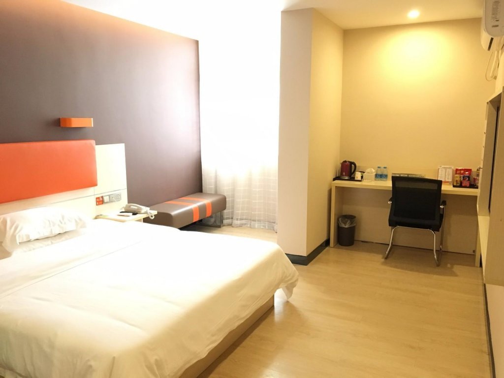 Фото 7Days Premium Guangzhou Cangbian Road Branch