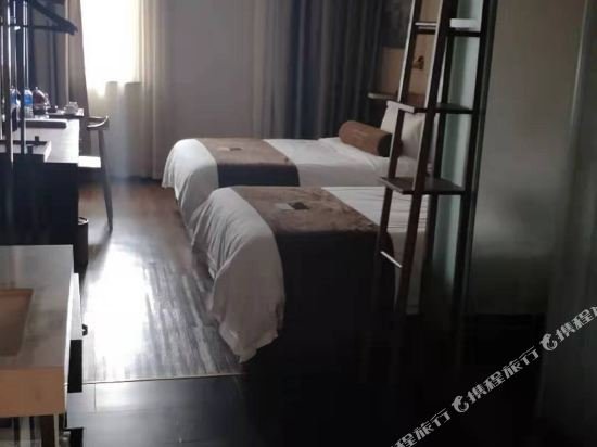 Фото James Joyce Coffee Hotel Suzhou Mudu Subway Station Branch