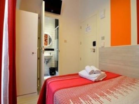 Фото Far Home Plaza Mayor Hostel