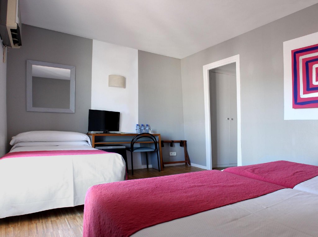 Фото Hotel Subur