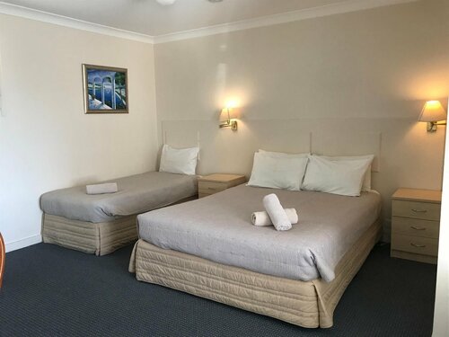Гостиница Holiday Lodge Motor Inn