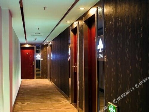 Гостиница GreenTree Inn Shandong Zibo Railway Station Jinjing Avenue Business Hotel в Цзыбо