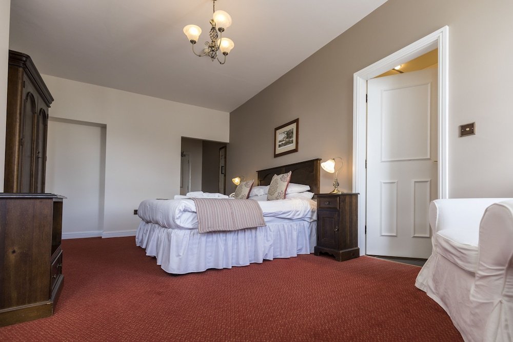 Фото White Lion Royal Hotel