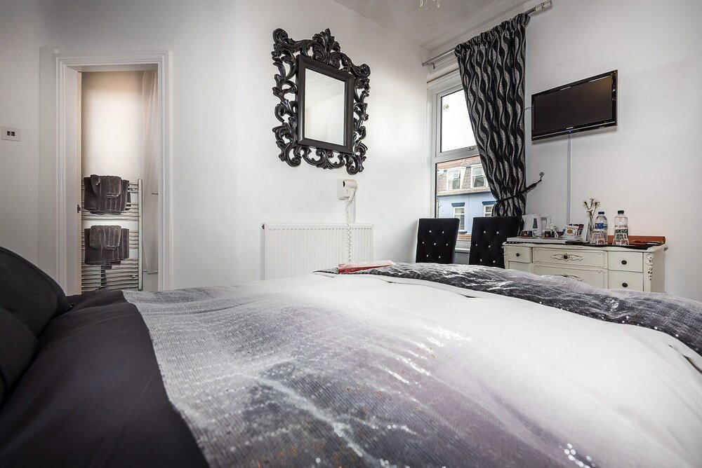 Фото The Glen Guest House