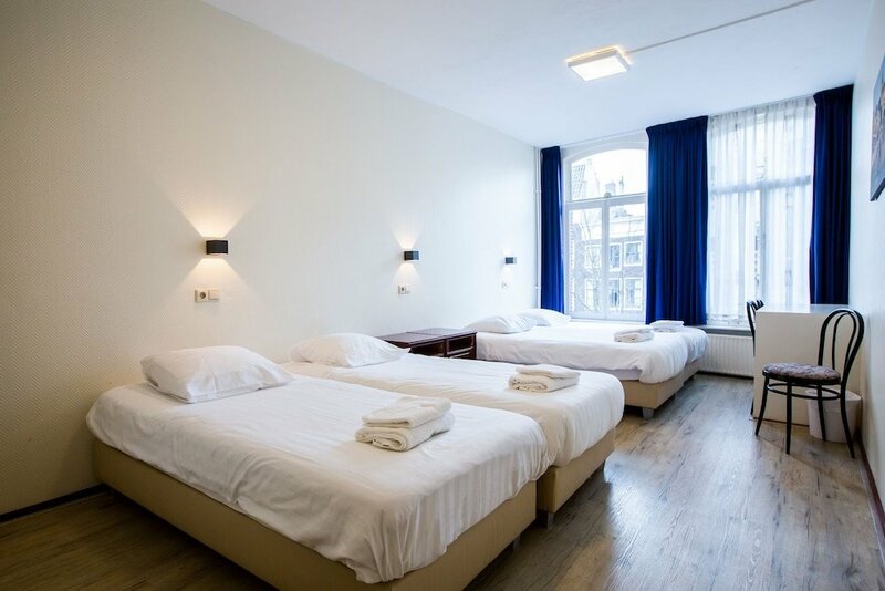 Гостиница Hotel 83 в Амстердаме