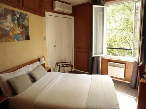 Гостиница Hotel Dauphin в Пюто