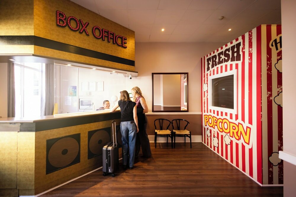 Фото Camden Deluxe Hotel