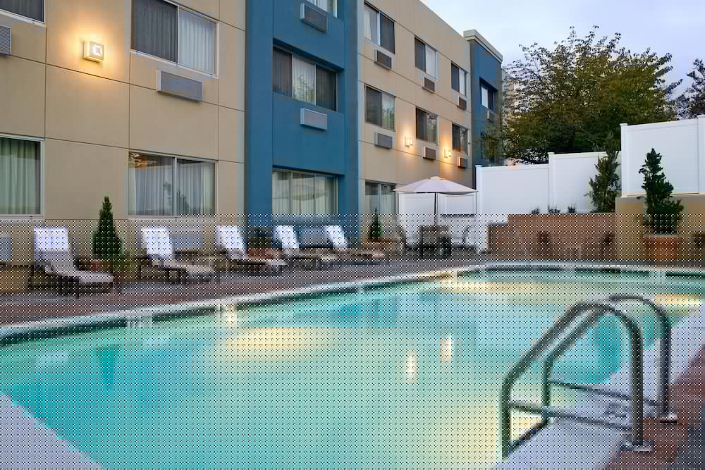 Фото Four Points by Sheraton Melville Long Island