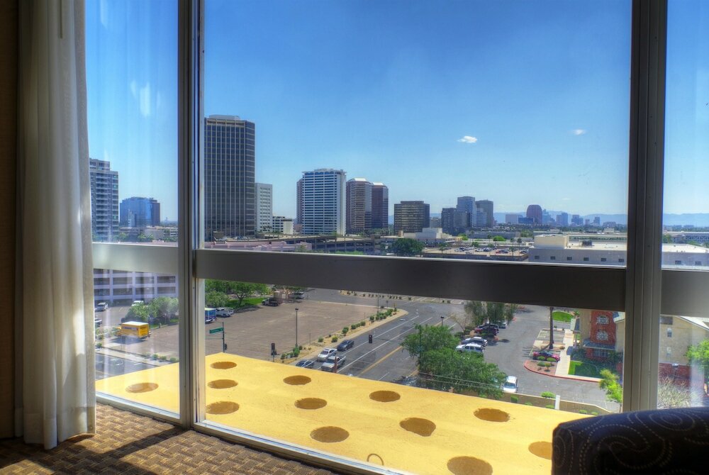 Фото Ramada by Wyndham Phoenix Midtown