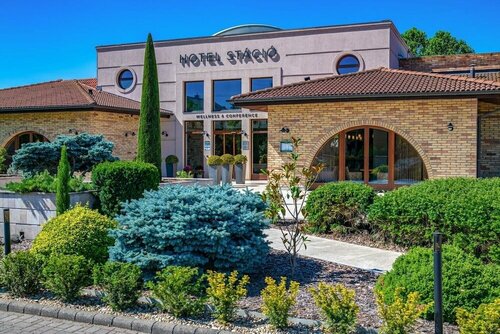 Внешний вид отеля Budapest Airport Hotel Stacio Wellness & Conference в Вечеше, фото 1