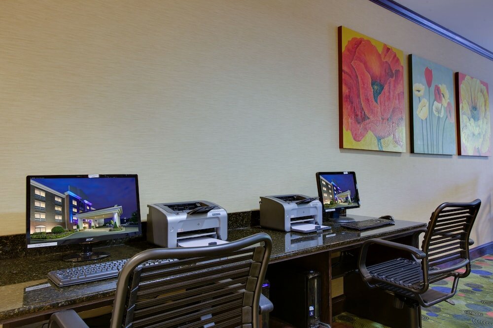 Фото Holiday Inn Express Hotel & Suites Raleigh Sw Nc State, an Ihg Hotel