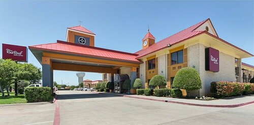 Гостиница Red Roof Inn Plus+ Dallas - Addison в Аддисоне