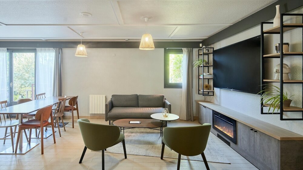 Фото Campanile Cergy Pontoise