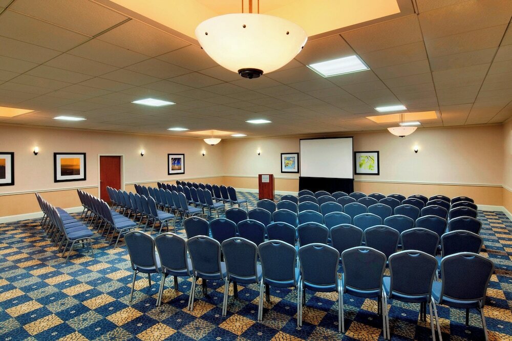 Фото Four Points by Sheraton Bakersfield