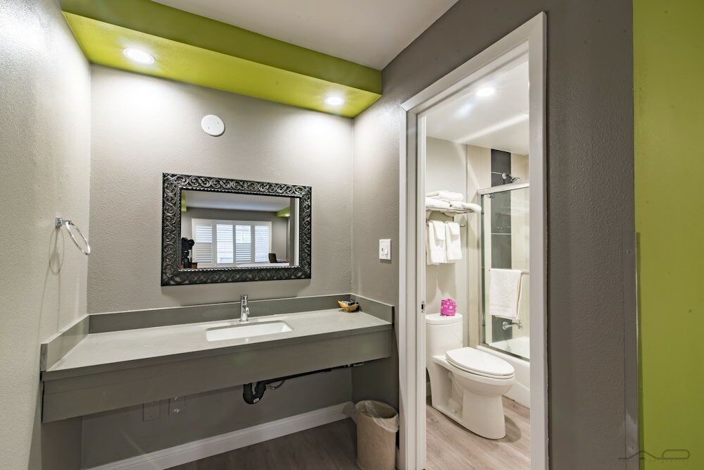 Фото SeaScape Inn - A FairBridge Hotel