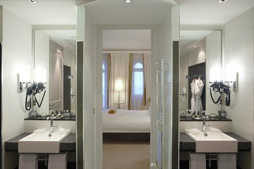 Гостиница Le Grand Hôtel de Cabourg - Mgallery Collection в Кабуре