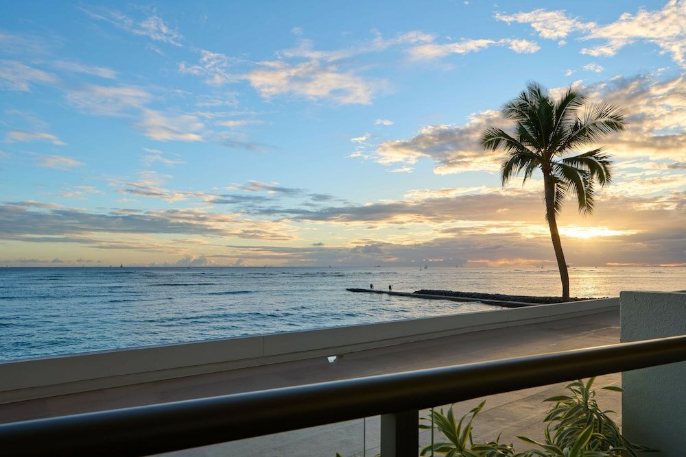 Фото Outrigger Reef Waikiki Beach Resort