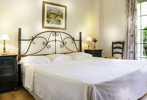 Гостиница La Romarine в Драгиньяне