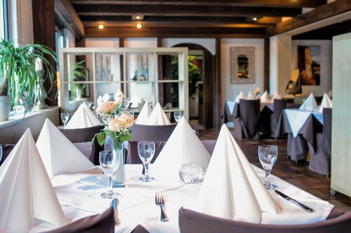 Гостиница Hotel Schwyzerhüsli в Фирнхайме