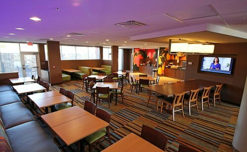 Гостиница Fairfield Inn & Suites by Marriott London в Лондоне
