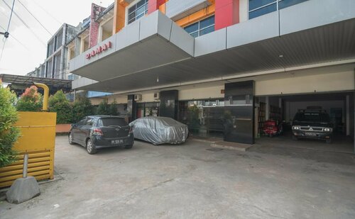 Гостиница RedDoorz near Gajah Mada Pontianak в Провинции Западный Калимантан