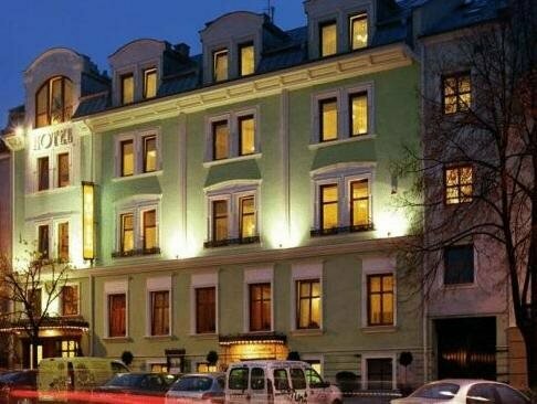 Гостиница Hotel Pod Złotą Różą в Кельце