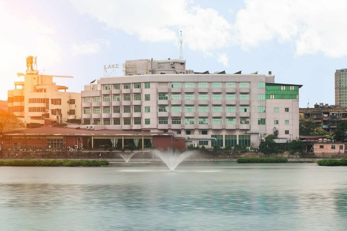 Lake Side Hotel - 2