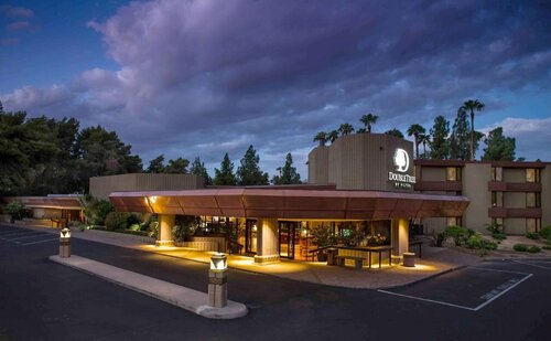 Гостиница DoubleTree by Hilton Hotel Phoenix Tempe в Темпе