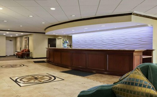 Гостиница Holiday Inn Long Island - Islip Arpt East в Фармингвилле
