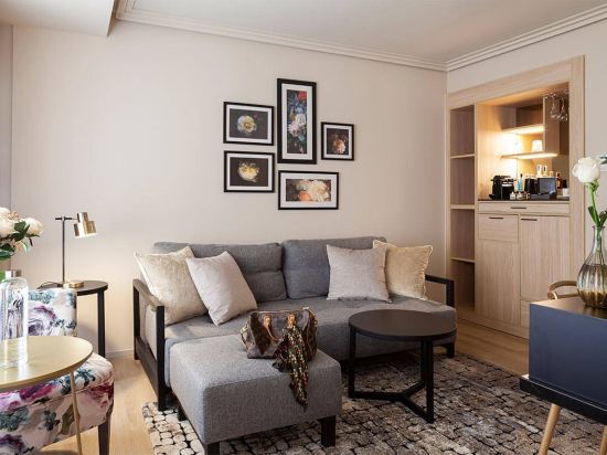 Фото Nivia Born Boutique Hotel