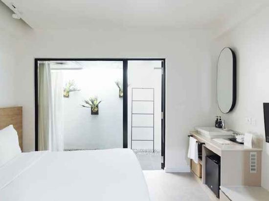 Фото Lloyd's Inn