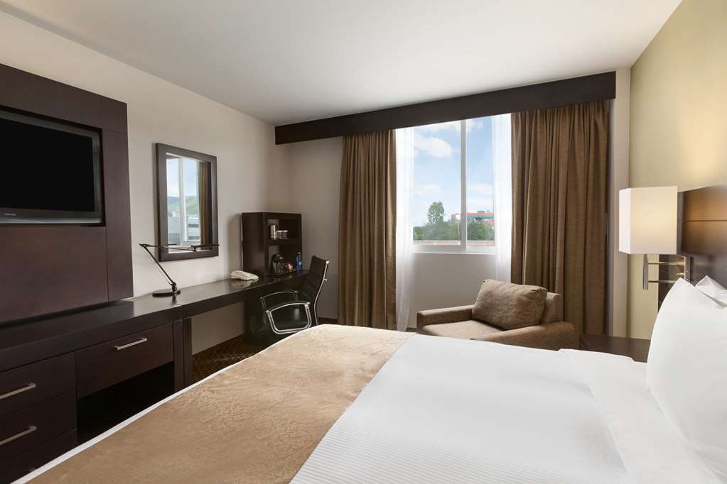 Фото DoubleTree by Hilton Queretaro