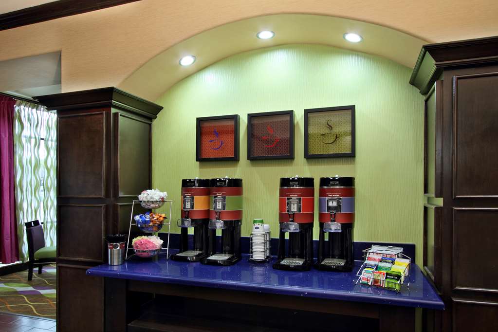 Фото Hampton Inn Beeville