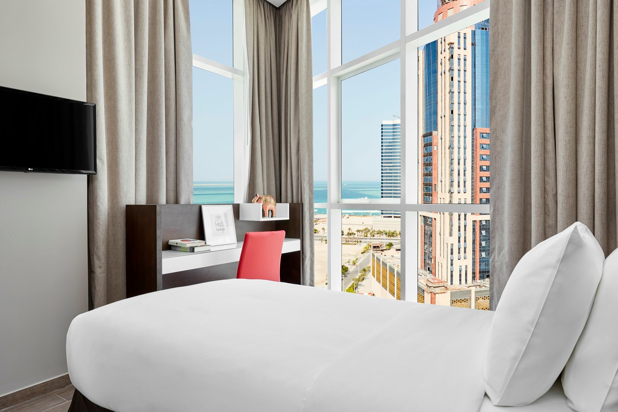 Фото Staybridge Suites - Doha Lusail, an IHG Hotel