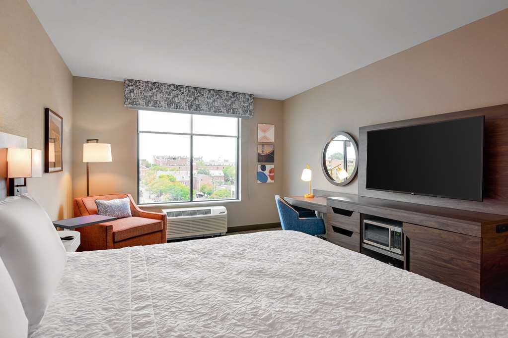 Фото Hampton Inn Salem Boston