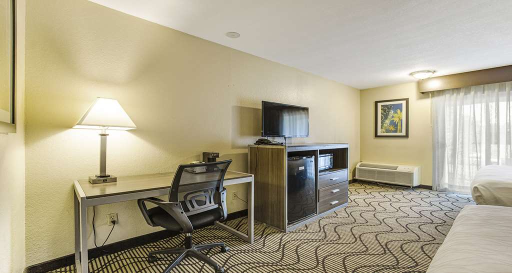 Фото SureStay Plus Hotel by Best Western Sacramento North