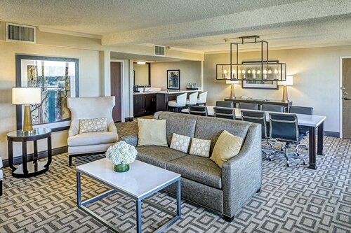 Гостиница Hilton Sacramento Arden West в Сакраменто