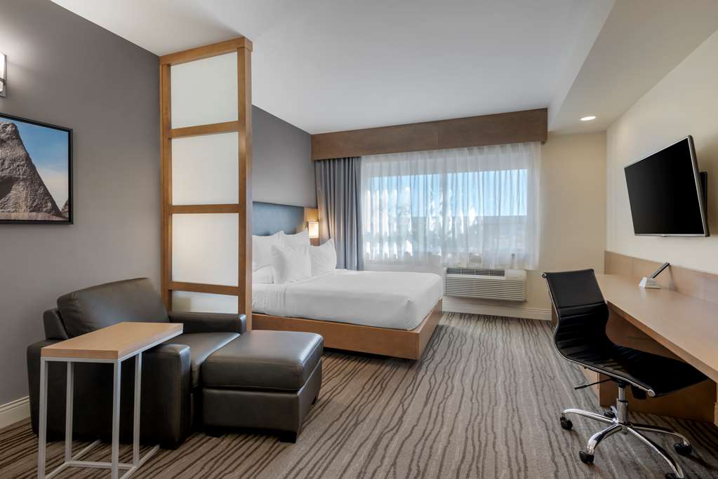 Фото Best Western Plus Sawridge Suites