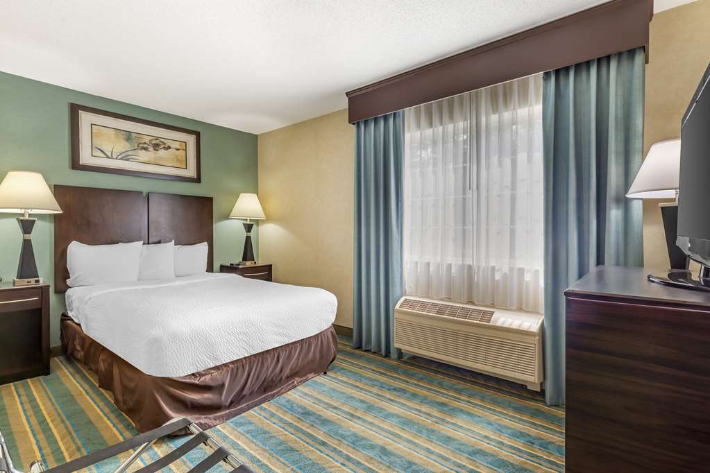 Фото Best Western Plus Berkshire Hills Inn & Suites