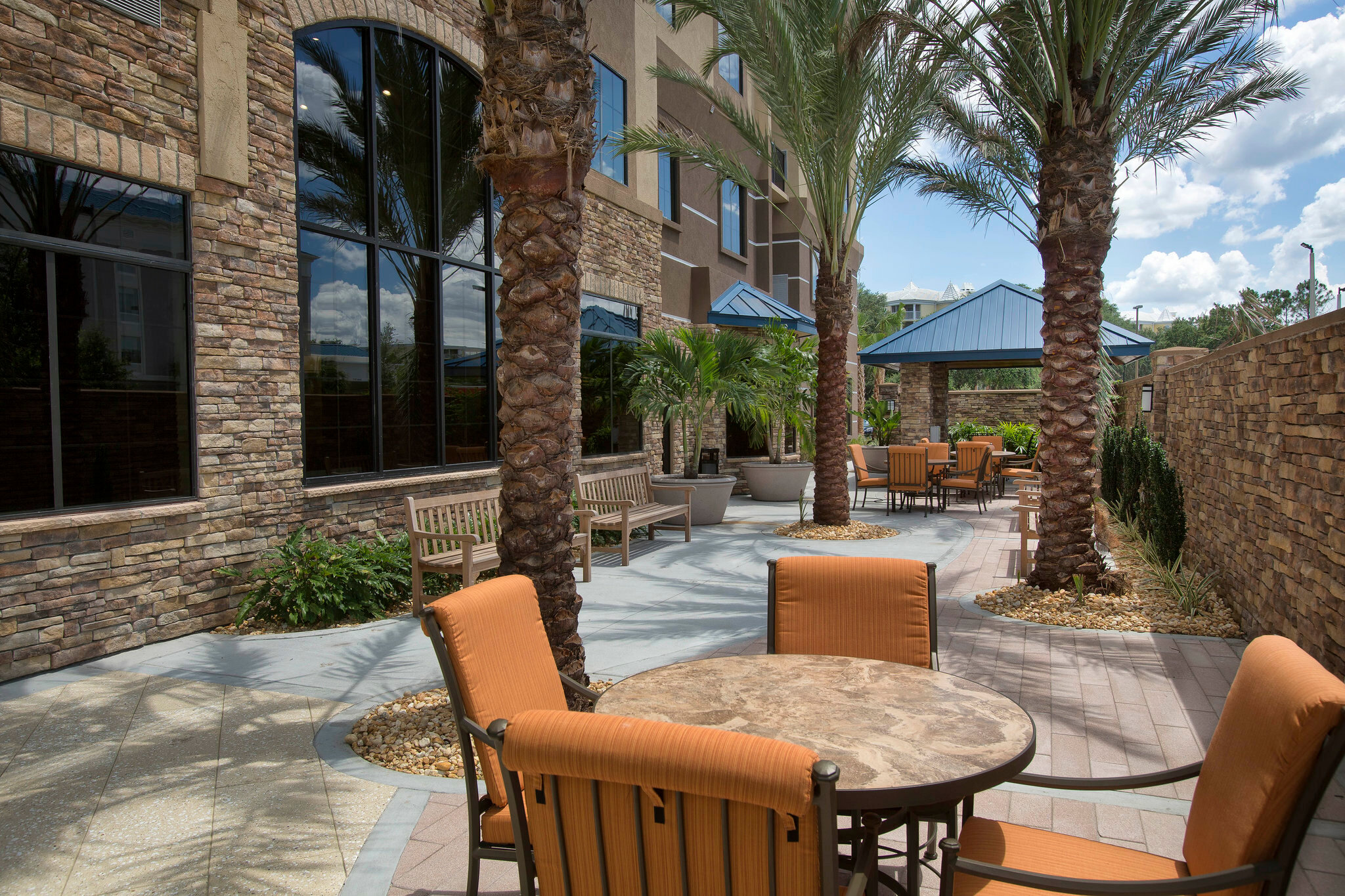 Фото Staybridge Suites Orlando at SeaWorld, an Ihg Hotel