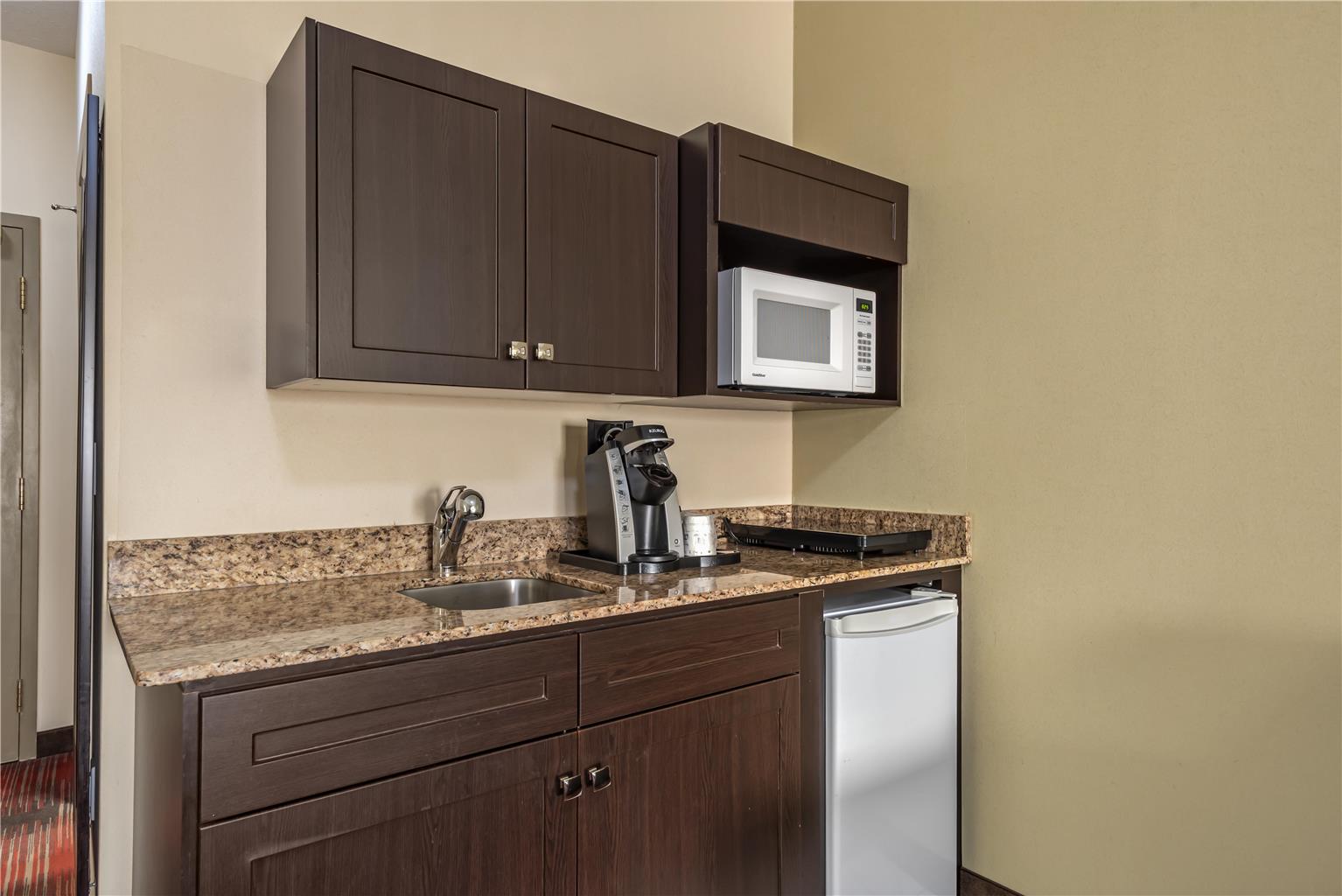 Фото Best Western Plus Red Deer Inn & Suites