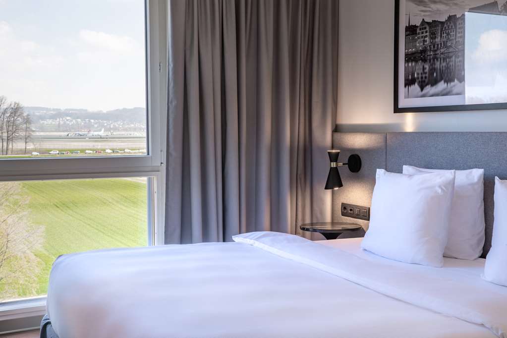 Фото Park Inn by Radisson Zurich Airport