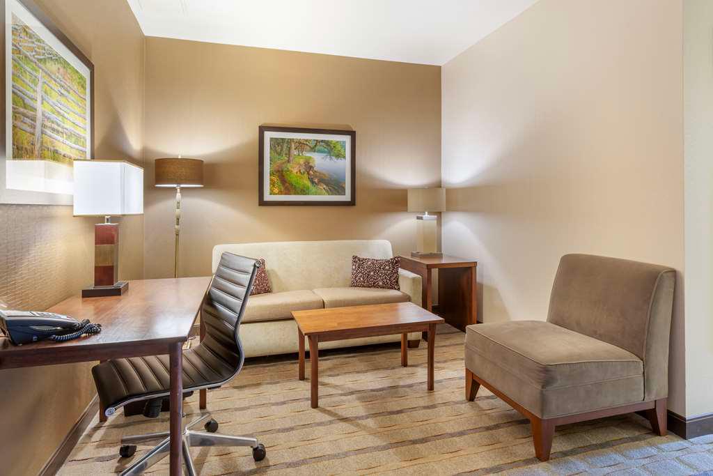 Фото Best Western Premier Boulder Falls Inn