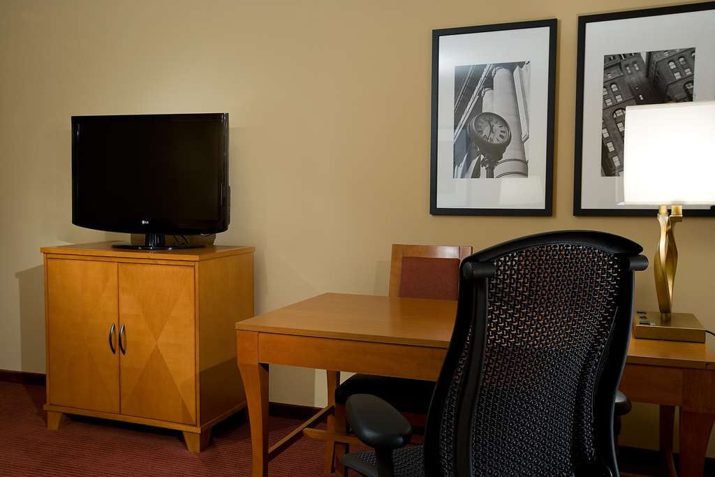 Фото Embassy Suites Hotel Kansas City - International Airport