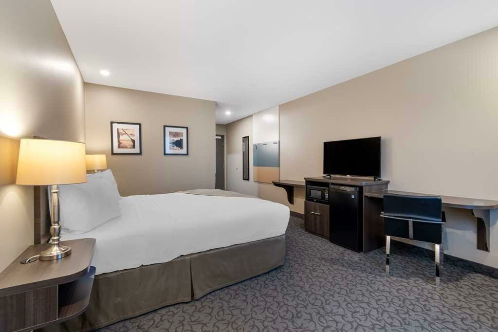 Фото Villa Inn & Suites SureStay Collection by Best Western