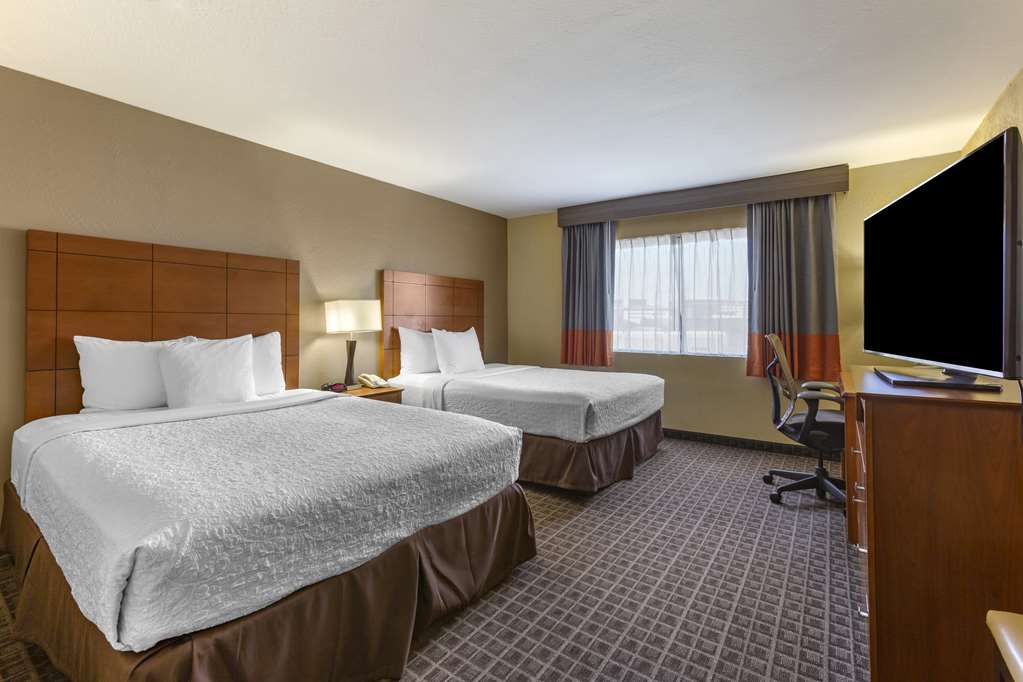 Фото Best Western Plus Scottsdale Thunderbird Suites